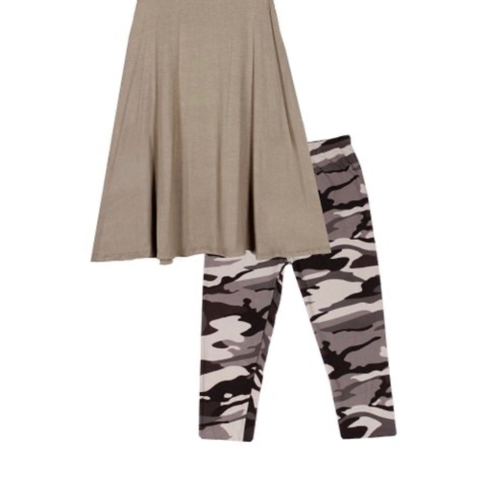 Lori & Jane Sleeveless tank and camo leggings